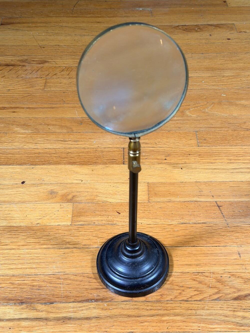Vintage-Style Tabletop Magnifying Glass on Pedestal Stand Adjustable Lens
